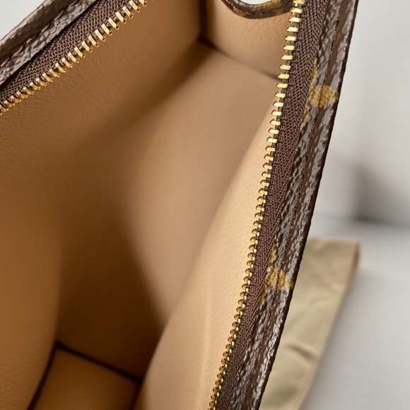 ❌SOLD ❌Toiletry 19 - Picture 9 of 15